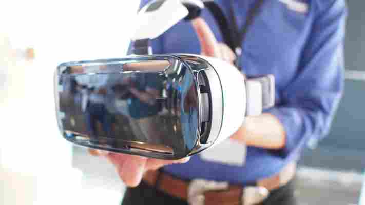 Samsung Gear VR hands-on: The secret lies in a really big smartphone